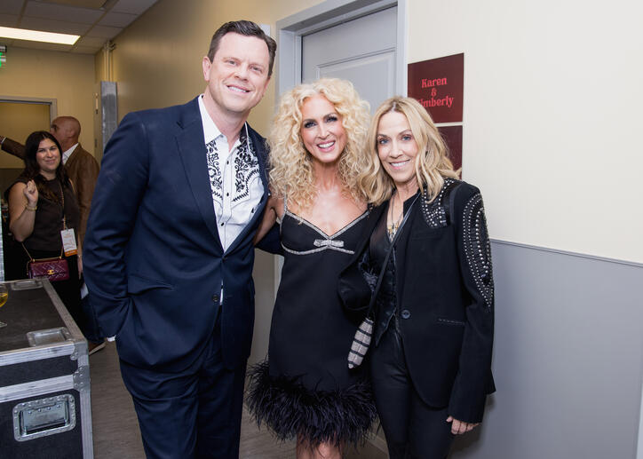 Willie Geist, Kimberly Schlapman and Sheryl Crow backstage.