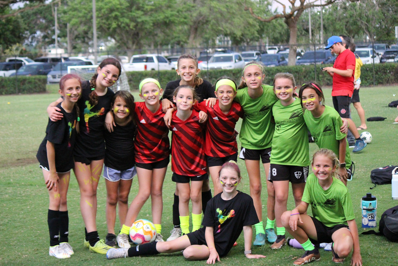 Soccer team posing 