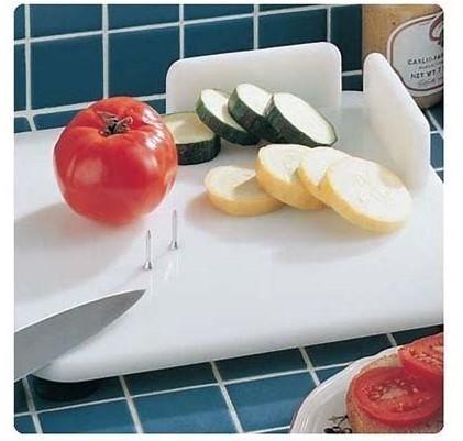 cutting board with walls and spikes to prevent spilling and promote stability