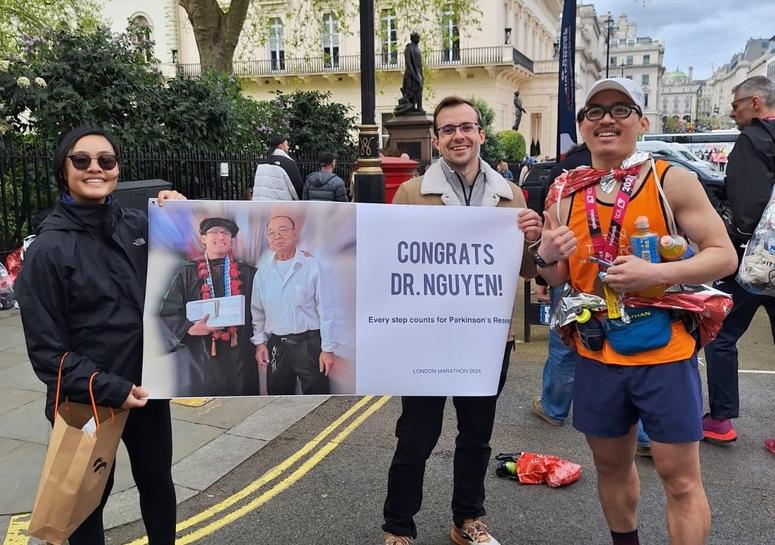 Athena and her husband Evan cheer on Andrew at the 2024 London Marathon.