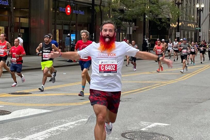 Chuck Kistler running the 2021 Bank of America Chicago Marathon.